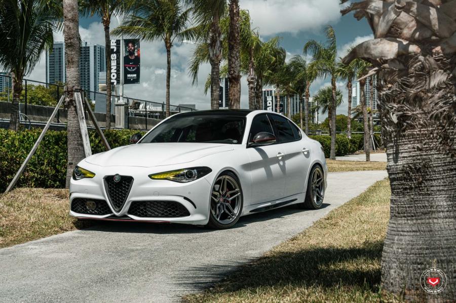  Alfa Romeo Giulia on Vossen Wheels (M-X1) (952) 2018 года  (фото 1 из 14)